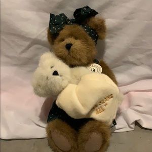 Boyd’s bear. Collectible. Retired.